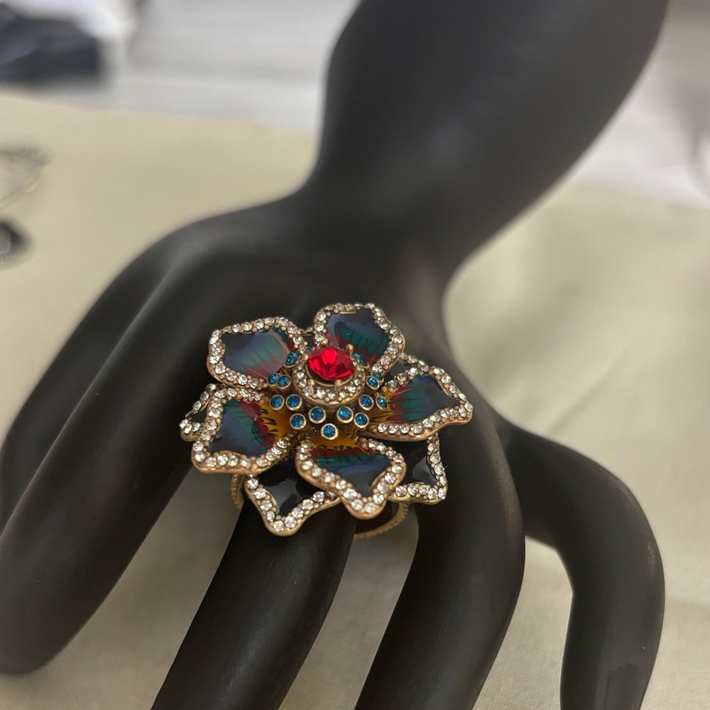 Elegant Gold and Red Floral Ring